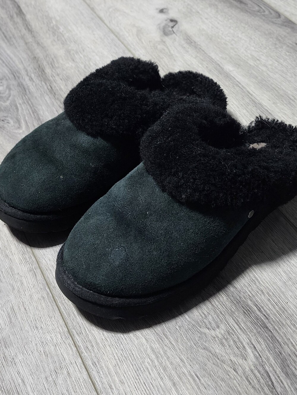 UGG Classic Black Suede Slip-on Slippers W/ Sheepskin Lining Womens Size 8